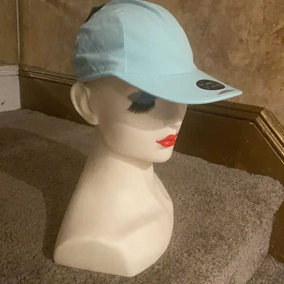Under Amor Baby Blue Running Cap NWT - Picture 3 of 8